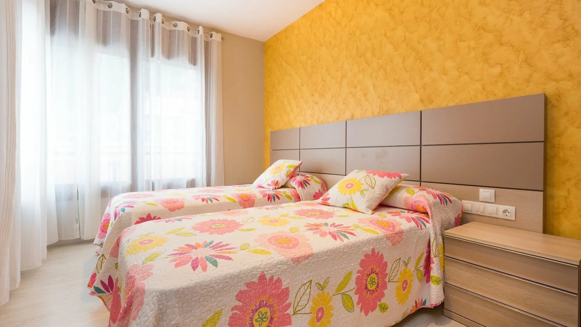 Villa 2Pau - Lloret De Mar Spain