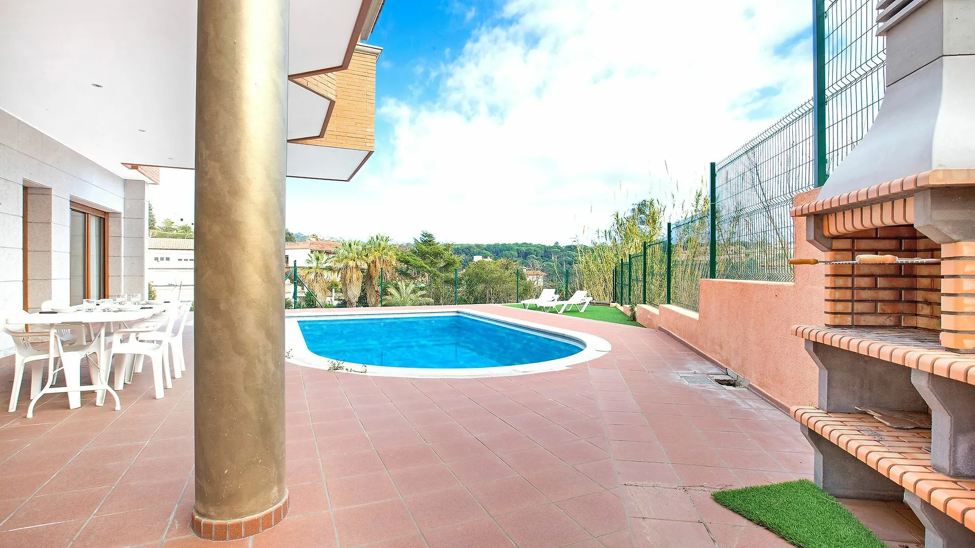 2Pau - Lloret De Mar Spain